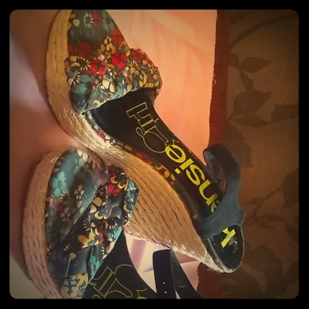 Women's shoes